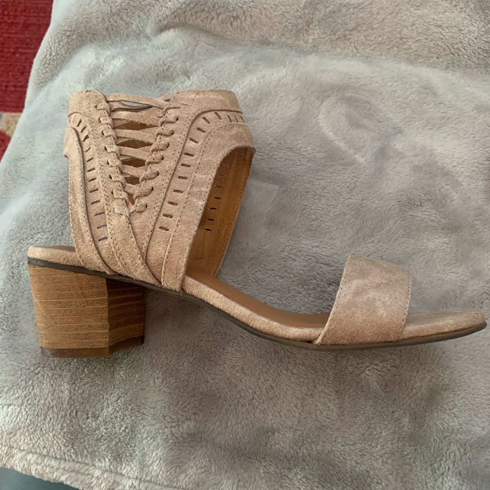not rated Women's Sandals in Tan, Size: 7-1/2, cute sandal in great shape - Picture 9 of 9